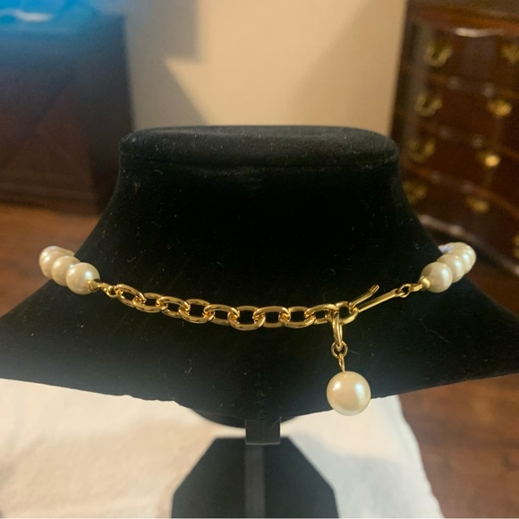 Avon “Sommerset Collecton”  Pearl Necklace with Gold Floral Accent NIB - Picture 4 of 7